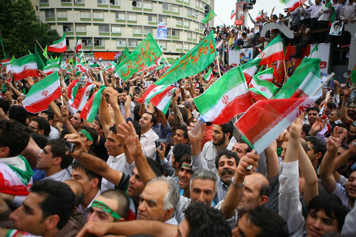 „Soția a ieșit singură în piață, știți ce a urmat?” » Poveștile românului campion cu Rapid care a jucat în Iran: „Peste România din toate punctele de vedere”