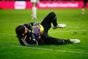 Cristi Chivu a pus ochii pe un portar de top din Premier League » Inter are însă concurență puternică din Italia