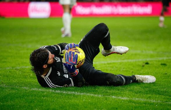 Cristi Chivu a pus ochii pe un portar de top din Premier League » Inter are însă concurență puternică din Italia