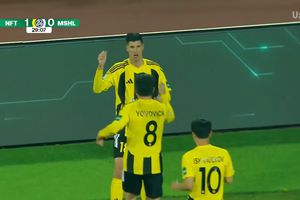 Dat afară de Dinamo, a debutat cu gol la noua echipă