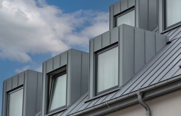 Tendințe moderne în designul acoperișurilor metalice