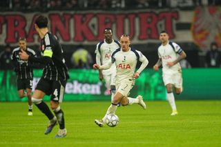 Tottenham, amendată drastic de UEFA după ce 3 suporteri au folosit salutul nazist la meciul din Liga Campionilor