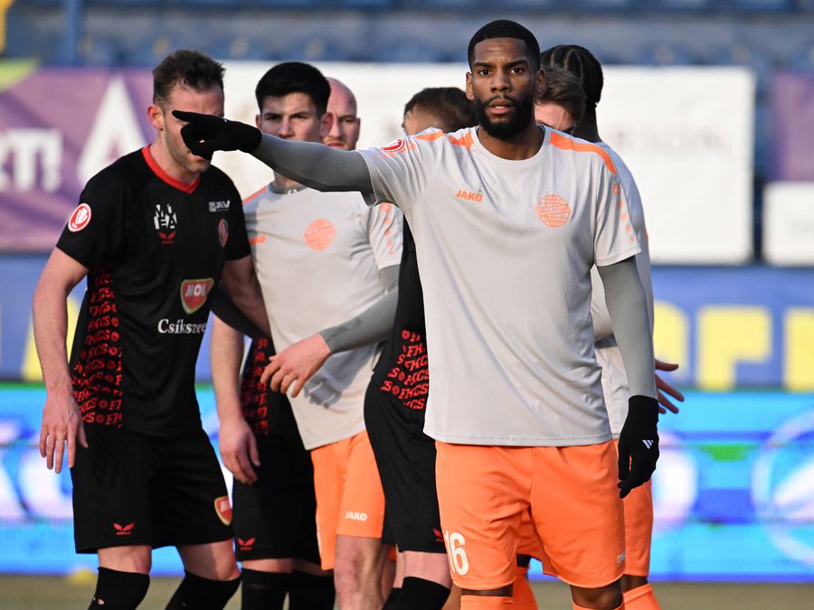 Mihai Teja, detalii absurde din vestiarul lui Metaloglobus: „Mi-a zis că îl trimite pe nepotul lui!” + ce a făcut Toutou la Craiova: „Ce era să îi mai fac?”