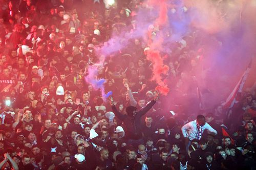 Peste 4000 de fani s-au strâns în fața „Parc des Princes” pentru a sărbători victoria favoriților // sursă foto: Guliver/gettyimages