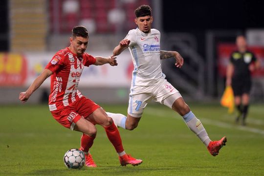 Florinel Coman (dreapta), în UTA - FCSB