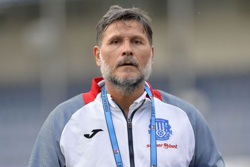 Nicolo Napoli, 59 de ani, antrenorul lui Poli Iași, nu înțelege de ce jucătorii săi au făcut pasul înapoi în repriza a doua a meciului de la Academica Clinceni (1-2).
