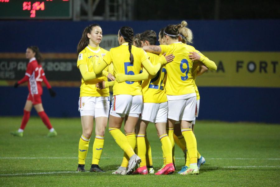 Fotbalul feminin începe să atragă tot mai mulți spectatori și telespectatori. La alții. La noi atrage voturi pentru Burleanu FOTO: frf.ro Spune-mi doamna 91.553!