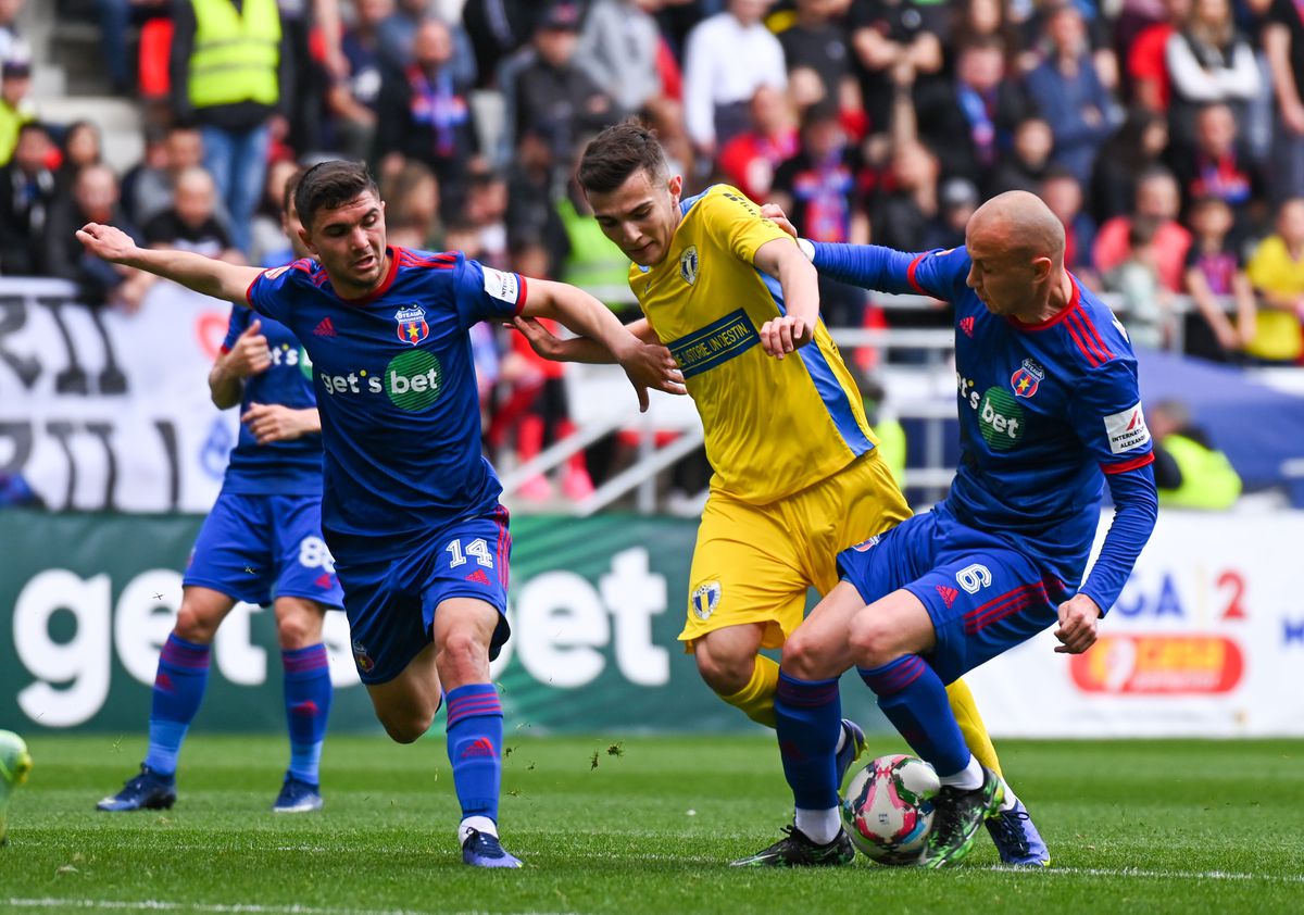 CSA Steaua - Petrolul Ploiești 2-1 » „Militarii” întorc scorul după pauză, într-o atmosferă de vis în Ghencea » Cum arată clasamentul din Liga 2