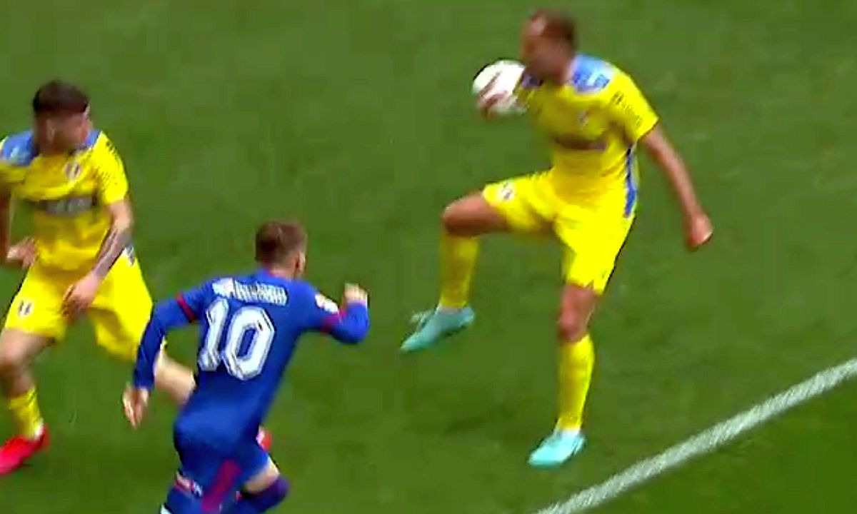 Penalty controversat primit de CSA Steaua în meciul cu Petrolul » Oaspeții au protestat vehement