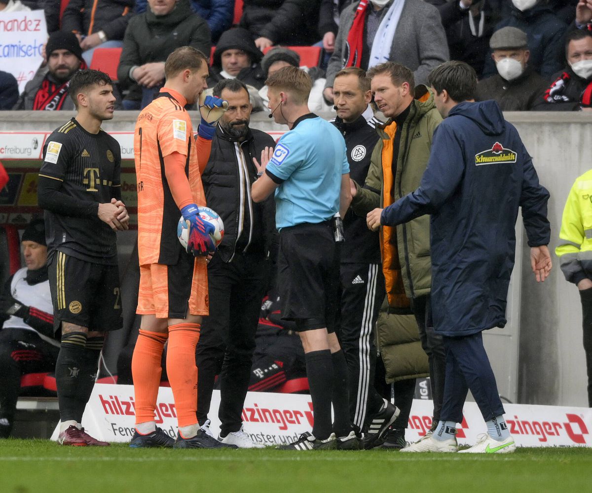 Situație neverosimilă în meciul lui Bayern » Echipa lui Lewandowski a jucat cu 12 oameni pe teren! Ce au făcut arbitrii