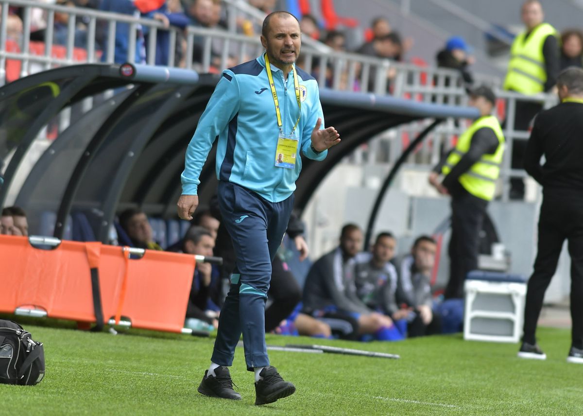 Nae Constantin, dezamăgit de prestația elevilor săi în derby: „Am făcut două greșeli mari, care ne-au costat”