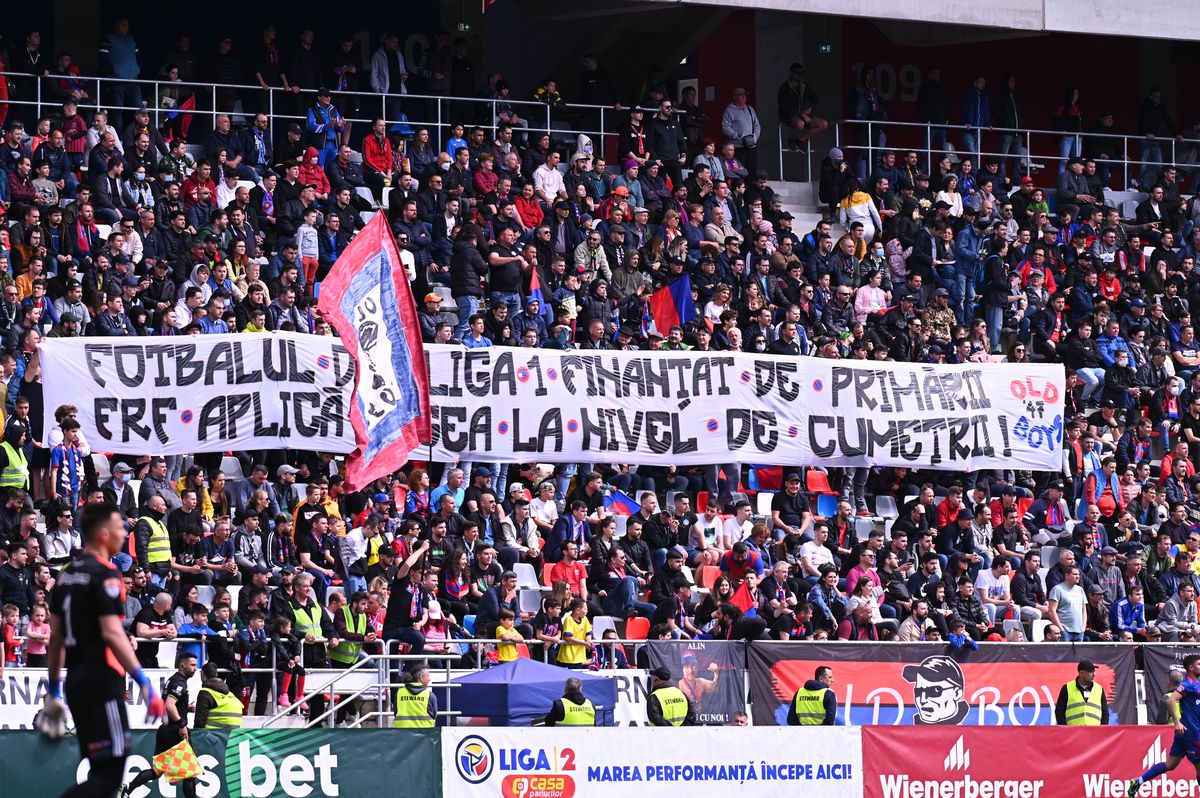 Continuă protestele! Ce nu s-a văzut la TV, în timpul derby-ului Steaua - Petrolul 2-1: „FRF aplică legea la nivel de cumetrii!”