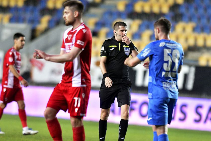 La scorul de 0-0, Andrei Chivulete nu a văzut un penalty pentru Dinamo / Foto: Imago Images
