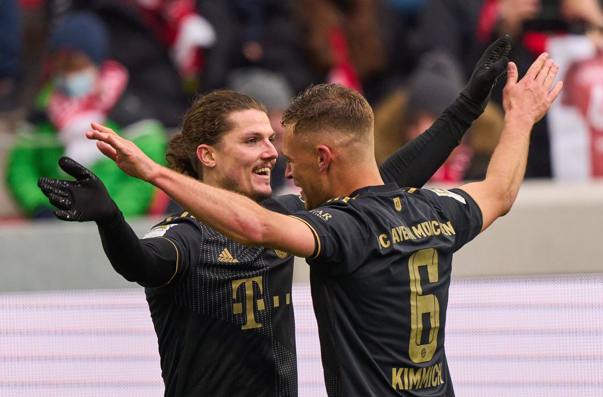 Situație neverosimilă în meciul lui Bayern » Echipa lui Lewandowski a jucat cu 12 oameni pe teren! Ce au făcut arbitrii