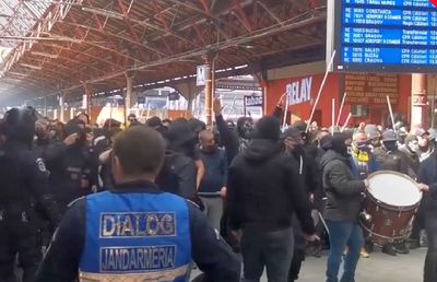 „Găzarii” au luat cu asalt Bucureștiul! Imagini incendiare surprinse în Gara de Nord