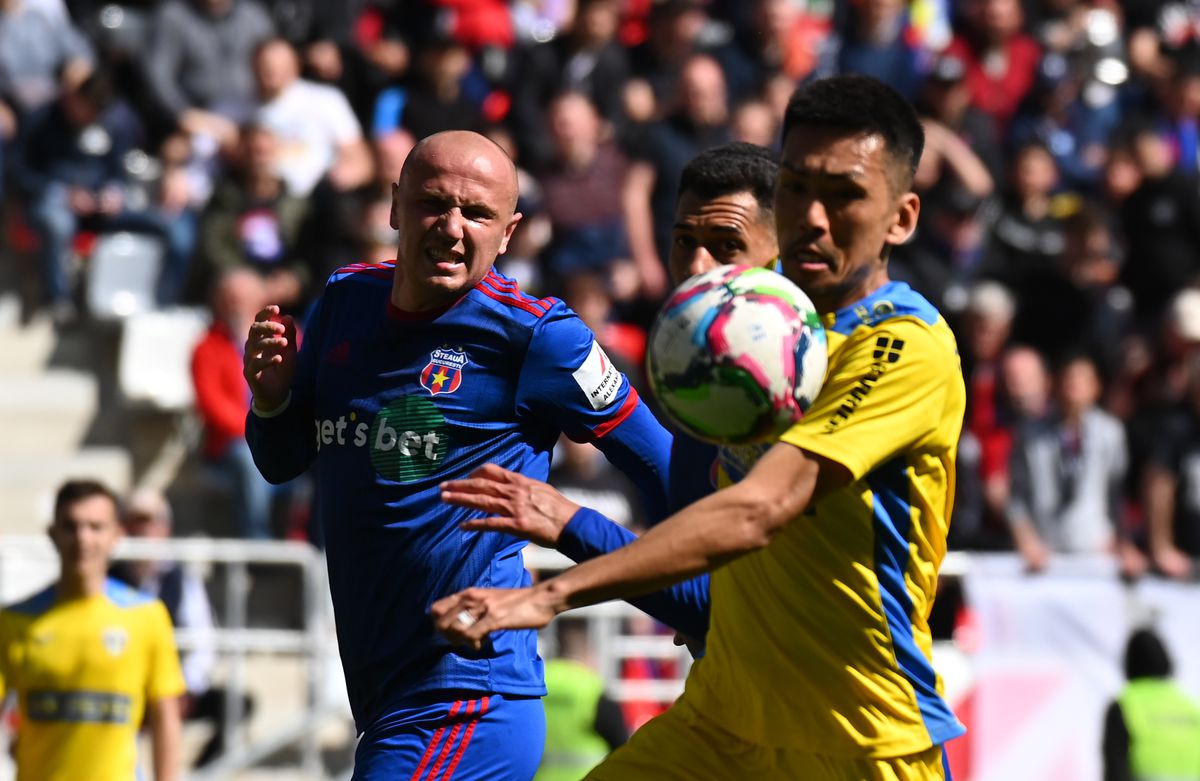 Continuă protestele! Ce nu s-a văzut la TV, în timpul derby-ului Steaua - Petrolul 2-1: „FRF aplică legea la nivel de cumetrii!”