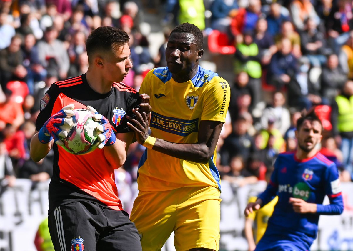 CSA Steaua - Petrolul Ploiești 2-1 » „Militarii” întorc scorul după pauză, într-o atmosferă de vis în Ghencea » Cum arată clasamentul din Liga 2