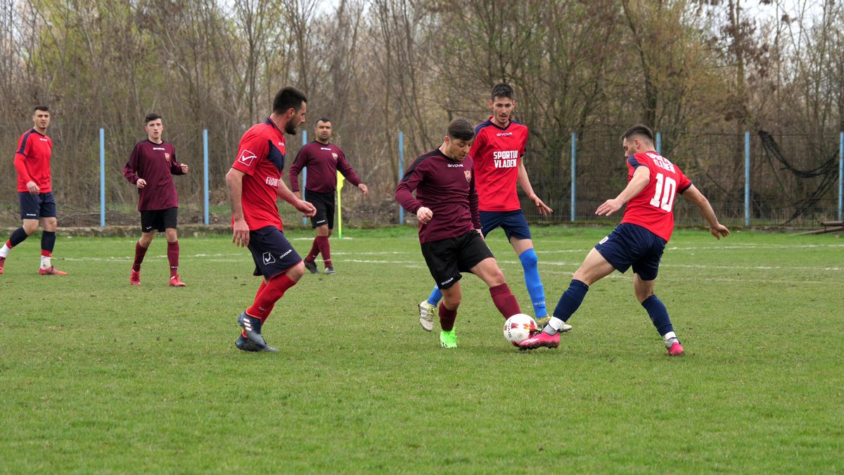 Aurică a lu' Purcaru din Adânca a jucat contra lui Dobrin! » Vedeta „Raj Kapur” a explicat cum se „antrenează”: „La cât am băut aseară, mă mir că mai sunt viu”