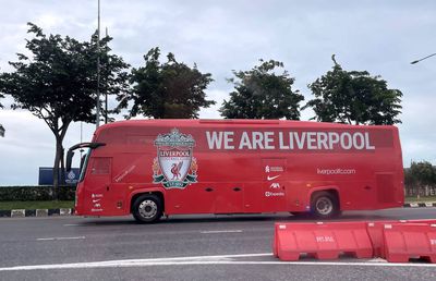 Autocarul lui Liverpool, atacat de fanii lui Manchester City la finalul partidei » O cărămidă a fost aruncată în direcția lui Jurgen Klopp