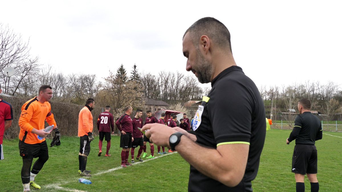 Aurică a lu' Purcaru din Adânca a jucat contra lui Dobrin! » Vedeta „Raj Kapur” a explicat cum se „antrenează”: „La cât am băut aseară, mă mir că mai sunt viu”