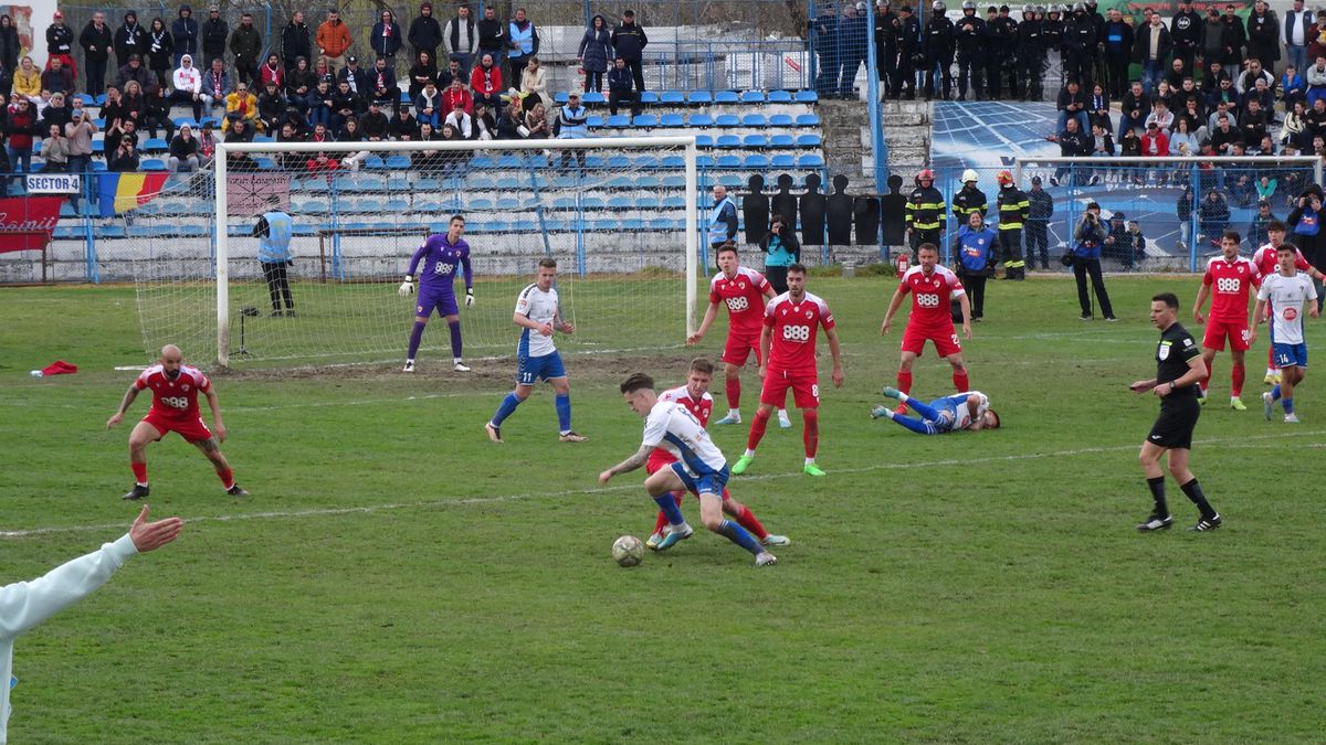 Unirea Dej - Dinamo 0-3 » „Câinii” câștigă la scor de neprezentare și fac un pas uriaș spre „baraj!” Miza următorului meci e IMENSĂ!