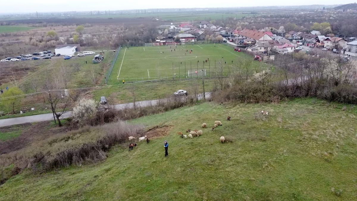 Aurică a lu' Purcaru din Adânca a jucat contra lui Dobrin! » Vedeta „Raj Kapur” a explicat cum se „antrenează”: „La cât am băut aseară, mă mir că mai sunt viu”