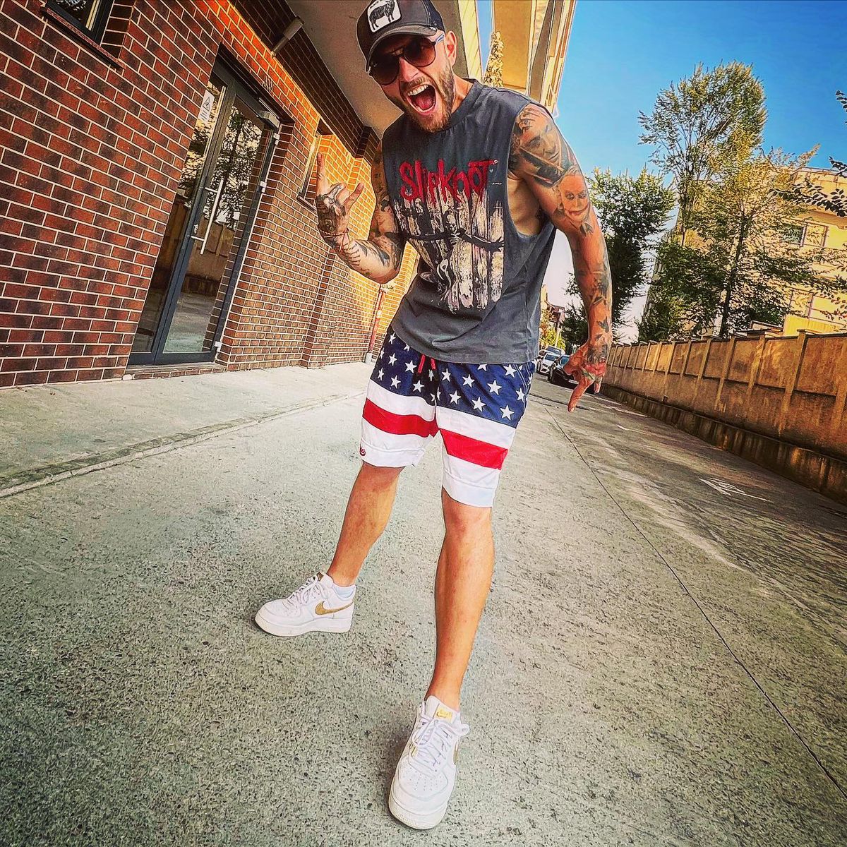 Leonard Doroftei a sărit să bată un comediant, după o glumă cu Lucian Bute: „Mi-a rupt tricoul, m-a aruncat pe acolo”