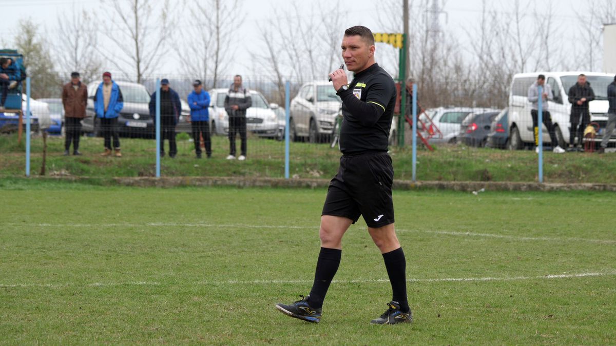 Aurică a lu' Purcaru din Adânca a jucat contra lui Dobrin! » Vedeta „Raj Kapur” a explicat cum se „antrenează”: „La cât am băut aseară, mă mir că mai sunt viu”