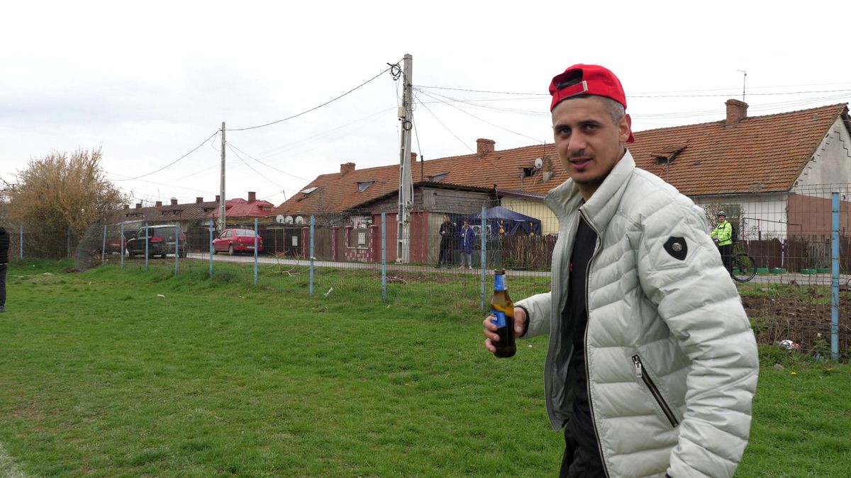 Aurică a lu' Purcaru din Adânca a jucat contra lui Dobrin! » Vedeta „Raj Kapur” a explicat cum se „antrenează”: „La cât am băut aseară, mă mir că mai sunt viu”