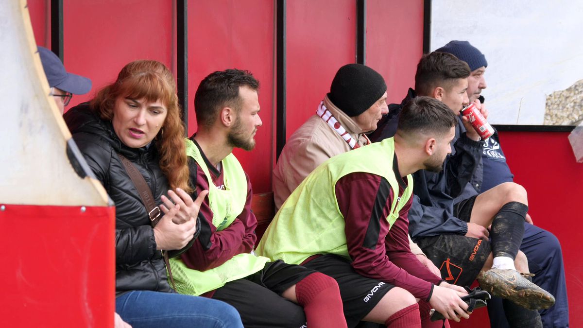 Aurică a lu' Purcaru din Adânca a jucat contra lui Dobrin! » Vedeta „Raj Kapur” a explicat cum se „antrenează”: „La cât am băut aseară, mă mir că mai sunt viu”