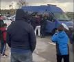 Ultrașii clubului din Liga 1, băgați în duba Jandarmeriei după meci »  Au așteptat jucătorii la ieșirea din stadion + Conflict între colegi