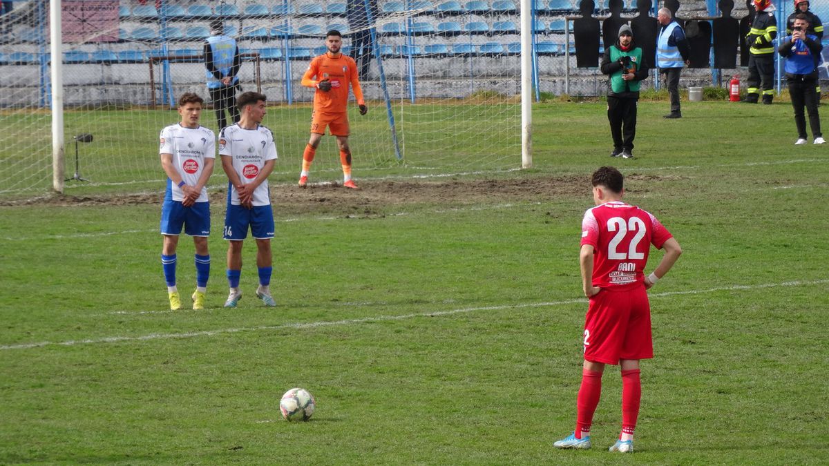 7 detalii de la Unirea Dej - Dinamo 0-3 » „Ne dau ăștia goluri și la pauză!”, acționarii-ultrași + cine a fost cel mai ovaționat om din stadion