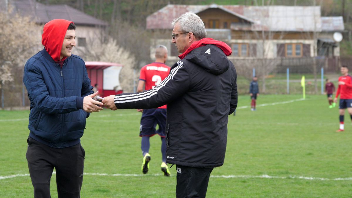 Aurică a lu' Purcaru din Adânca a jucat contra lui Dobrin! » Vedeta „Raj Kapur” a explicat cum se „antrenează”: „La cât am băut aseară, mă mir că mai sunt viu”