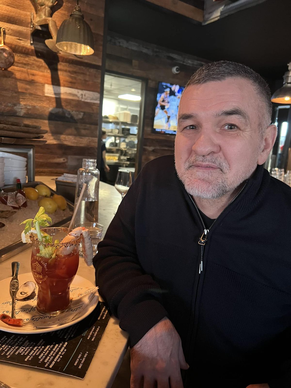 Leonard Doroftei a sărit să bată un comediant, după o glumă cu Lucian Bute: „Mi-a rupt tricoul, m-a aruncat pe acolo”