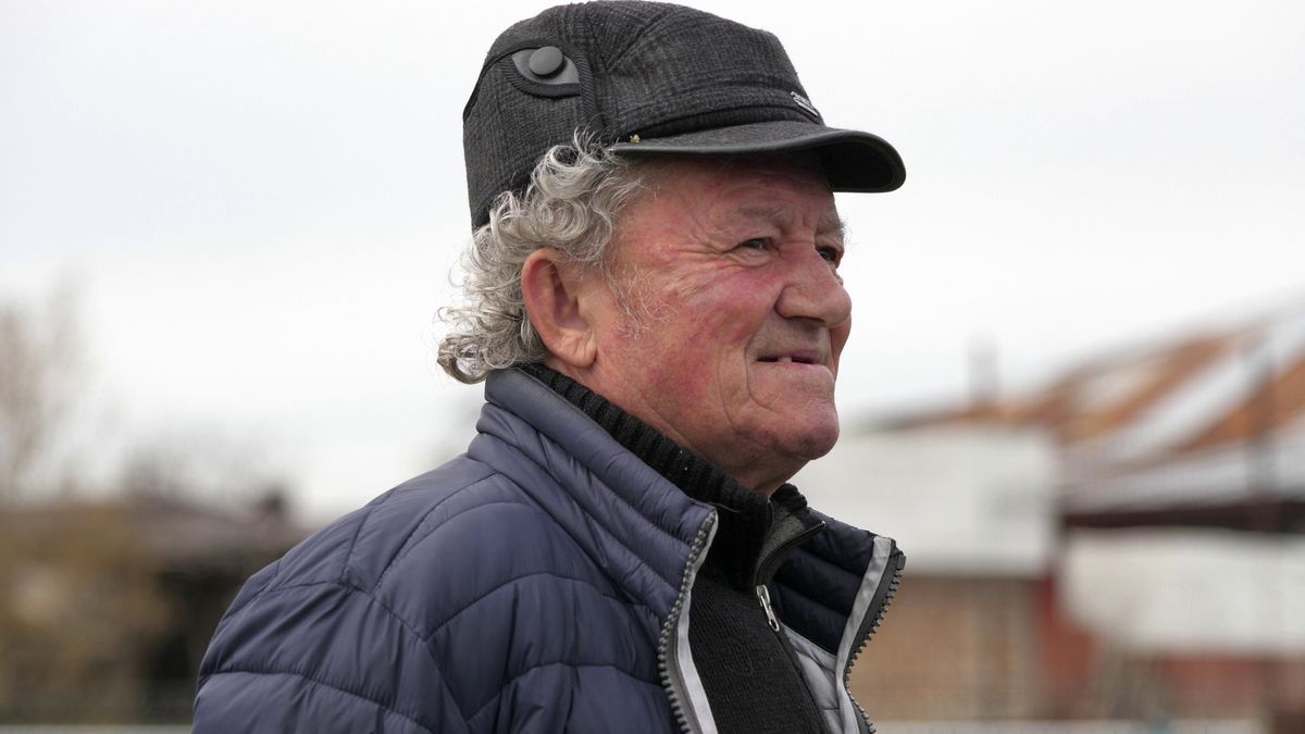 Aurică a lu' Purcaru din Adânca a jucat contra lui Dobrin! » Vedeta „Raj Kapur” a explicat cum se „antrenează”: „La cât am băut aseară, mă mir că mai sunt viu”