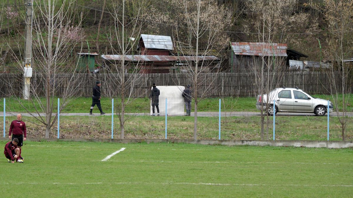 Aurică a lu' Purcaru din Adânca a jucat contra lui Dobrin! » Vedeta „Raj Kapur” a explicat cum se „antrenează”: „La cât am băut aseară, mă mir că mai sunt viu”