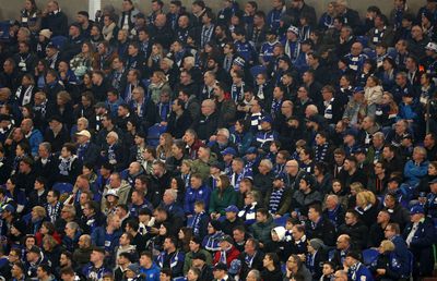 Un suporter a murit în tribună la Gelsenkirchen » Cum s-a întâmplat tragedia + Reacția celor două echipe