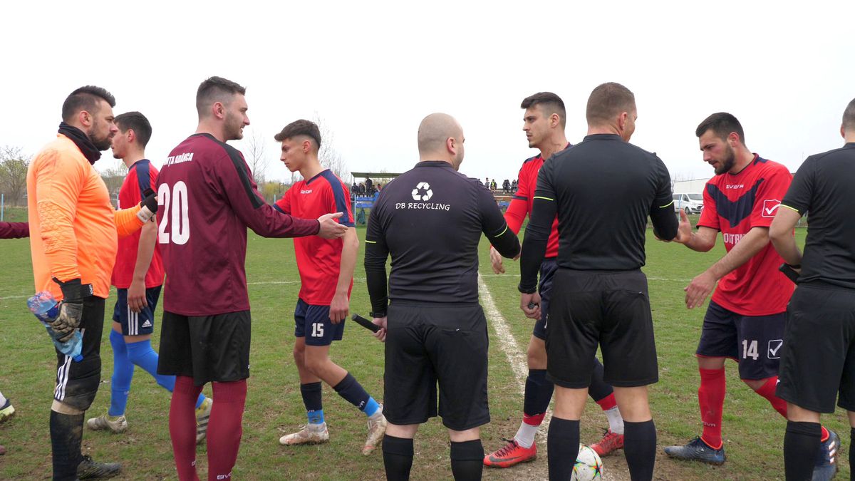 Aurică a lu' Purcaru din Adânca a jucat contra lui Dobrin! » Vedeta „Raj Kapur” a explicat cum se „antrenează”: „La cât am băut aseară, mă mir că mai sunt viu”