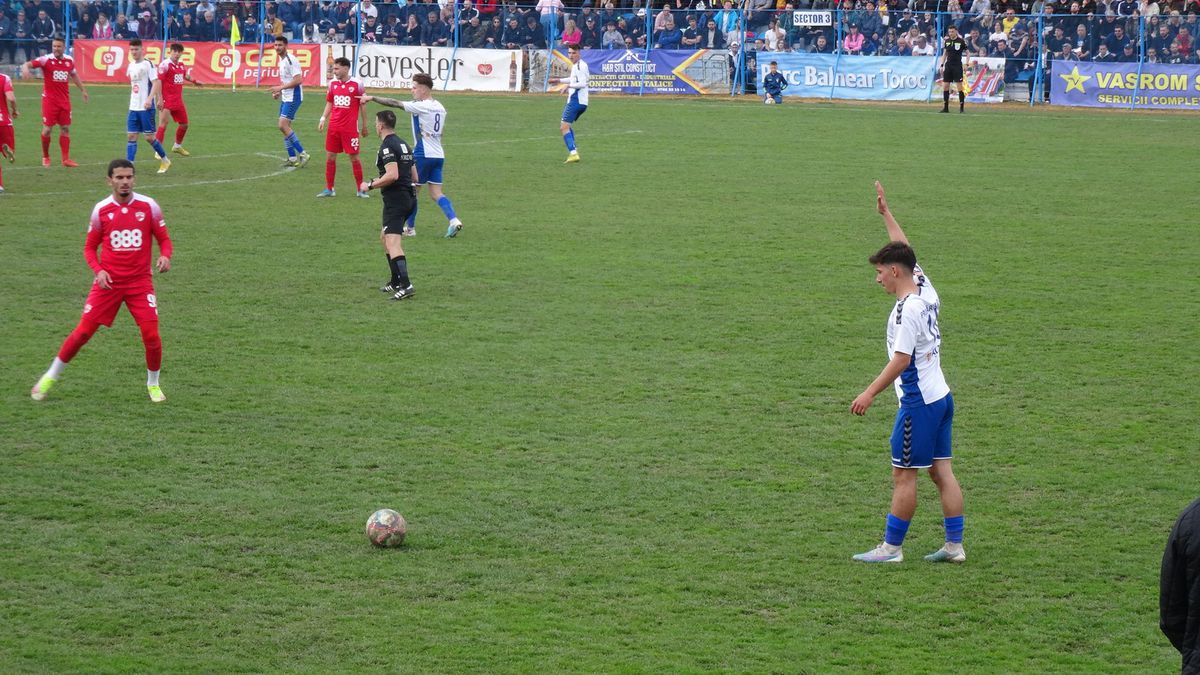 Unirea Dej - Dinamo 0-3 » „Câinii” câștigă la scor de neprezentare și fac un pas uriaș spre „baraj!” Miza următorului meci e IMENSĂ!