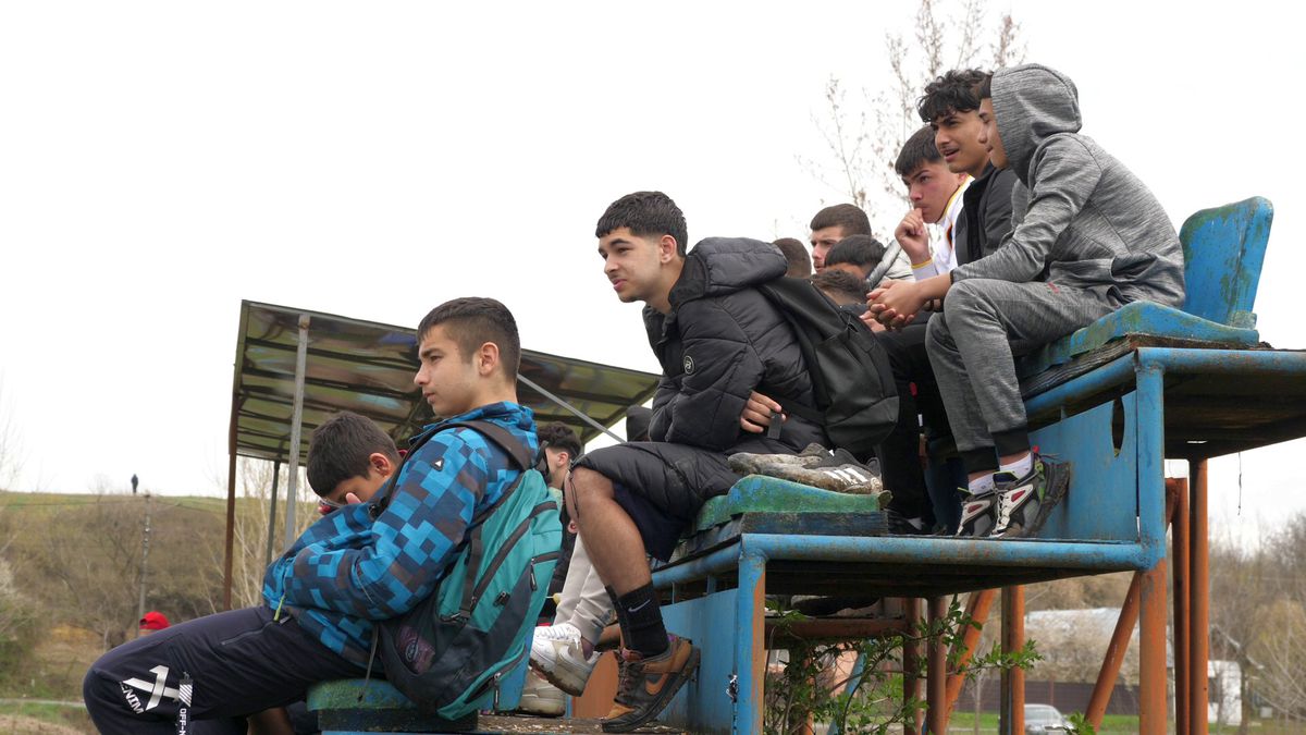 Aurică a lu' Purcaru din Adânca a jucat contra lui Dobrin! » Vedeta „Raj Kapur” a explicat cum se „antrenează”: „La cât am băut aseară, mă mir că mai sunt viu”