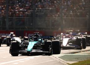 Start spectaculos în MP al Australiei: Verstappen e depășit de Russel și Hamilton, Leclerc abandonează. Cursa e întreruptă