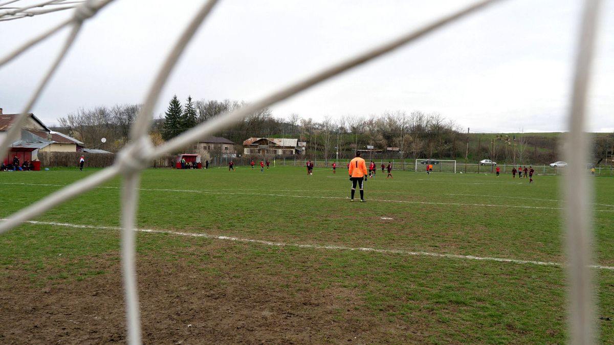 Aurică a lu' Purcaru din Adânca a jucat contra lui Dobrin! » Vedeta „Raj Kapur” a explicat cum se „antrenează”: „La cât am băut aseară, mă mir că mai sunt viu”