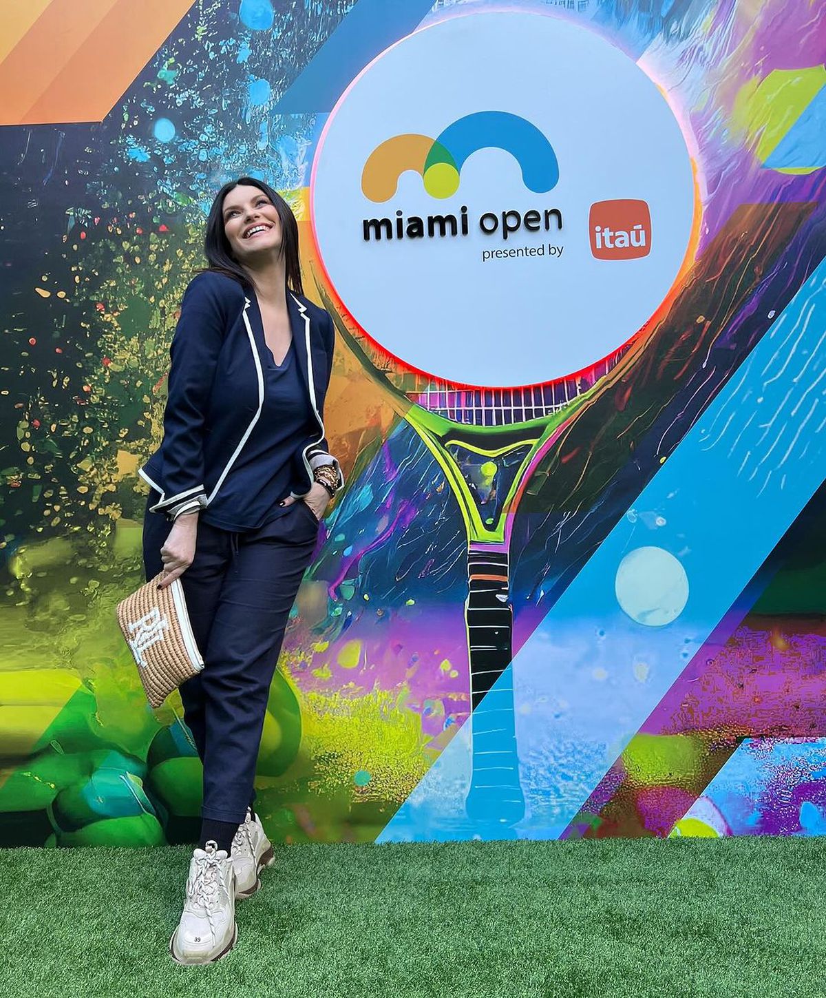 Moment stânjenitor pentru Jannik Sinner » Cum a reacționat nr. 2 mondial când celebra cântăreață italiană a vrut să-l sărute