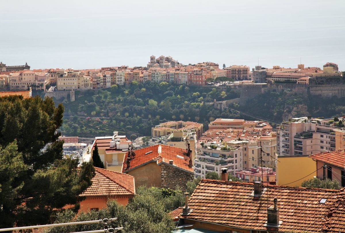 Mircea Sandu și-a cumpărat 3 apartamente în Monte Carlo » Cui le-a împărțit „Nașul”