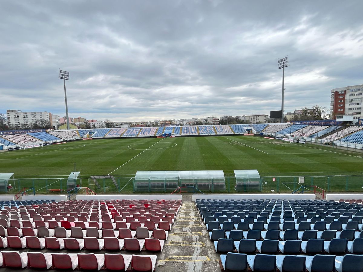 Așa se prezintă starea gazonului, cu 2 ore și jumătate înainte de Metalul Buzau - Rapid. Foto: GSP