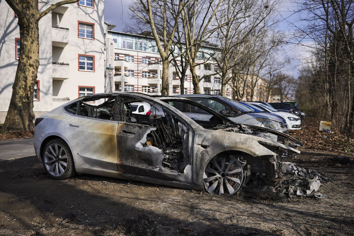 Tesla incendiate în Berlin / foto: Guliver/gettyimages