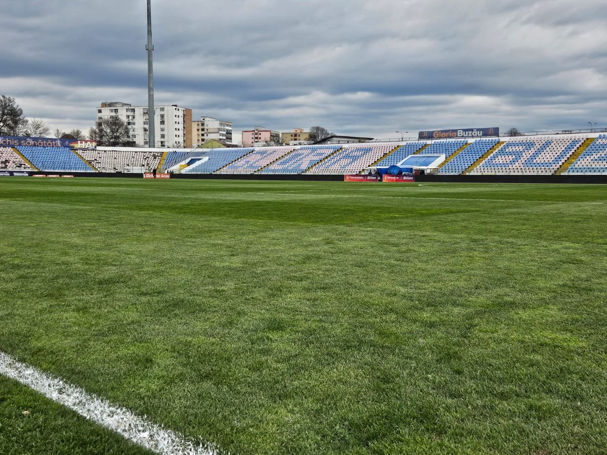 Șumudică n-a scăpat de marea temere! Cum arată gazonul de la Buzău, cu o oră înainte de Metalul - Rapid