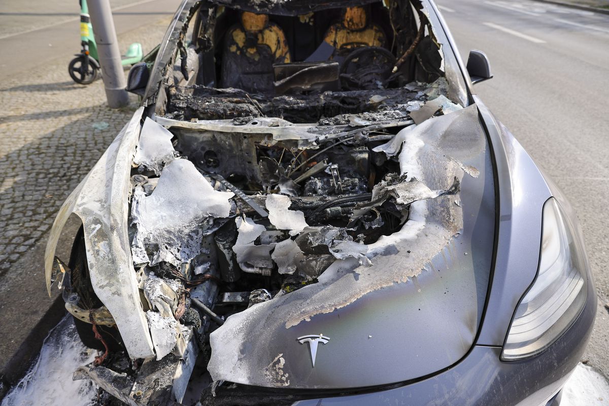 Tesla incendiate în Berlin / foto: Guliver/gettyimages