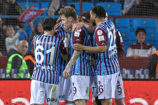 Trabzonspor - Bodrumspor, „thriller” cu 5 goluri și 3 cartonașe roșii! Cum s-au mișcat Drăguș și Pușcaș