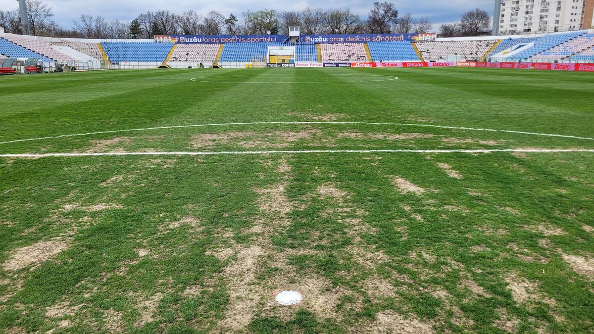 Cum arată gazonul de la Buzău, înainte de Metalul - Rapid